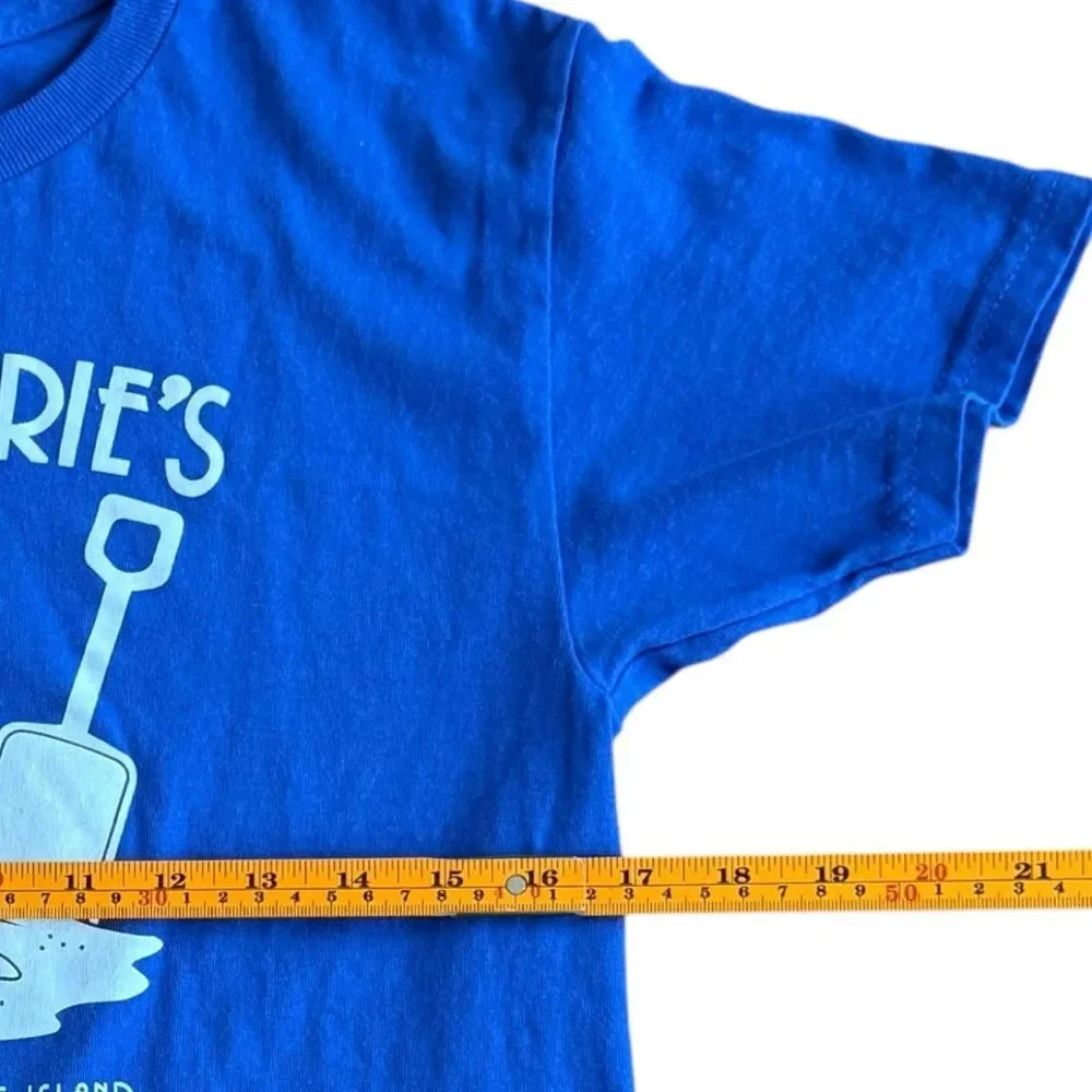 Aunt Carrie’s Food Fun Sand Narragansett Short Sleeve Graphic Tee. Youth Medium.